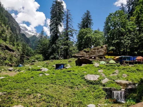 Kasol Kheerganga Trek 2N/3D टूर पैकेज