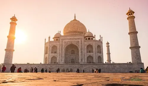 Taj Mahal Tour From Delhi डे ट्रिप टूर पैकेज