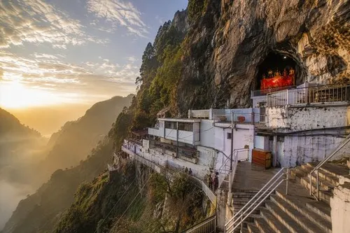 Vaishno Devi Srinagar Tour 7N/8D टूर पैकेज